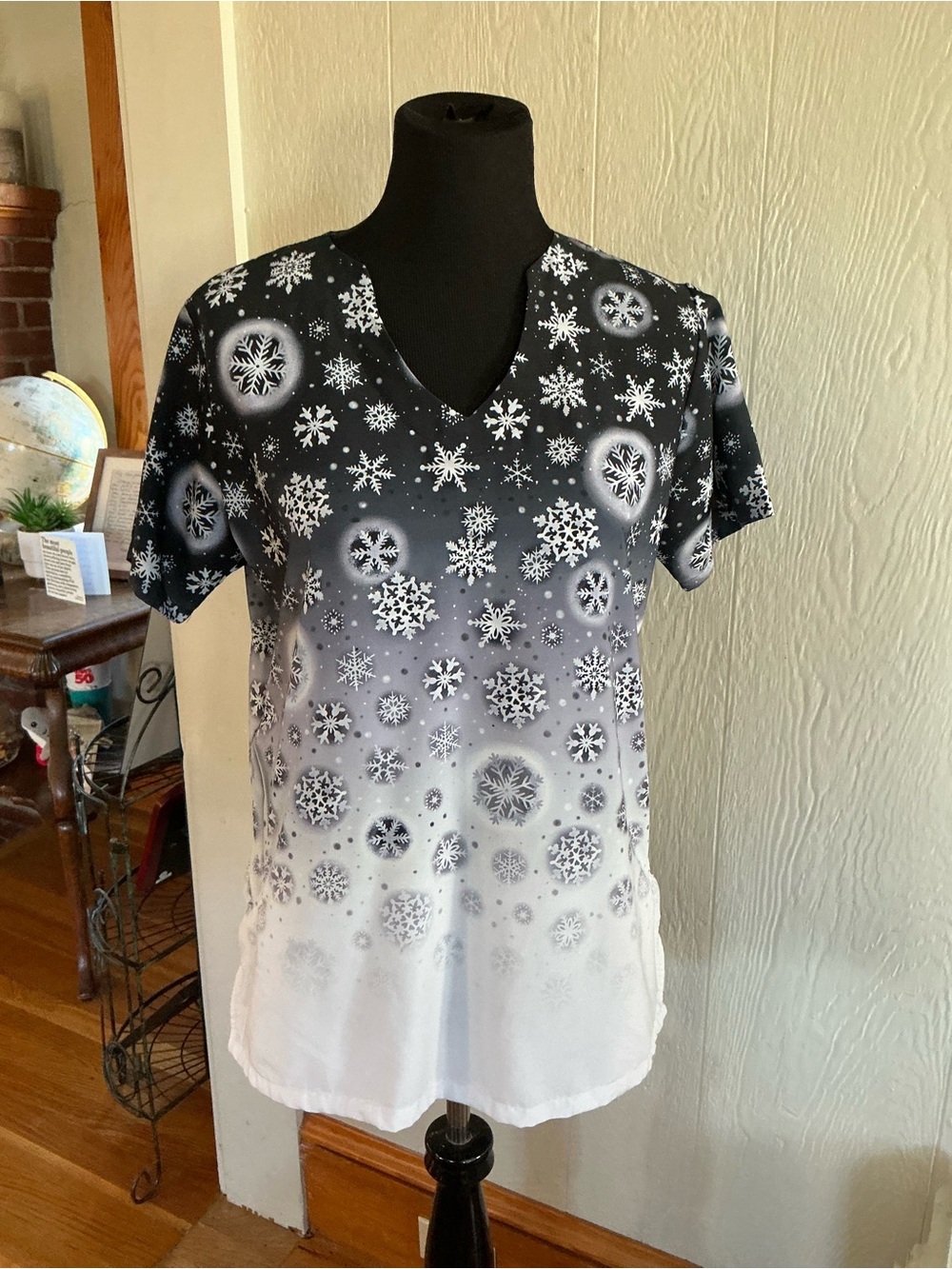 Women’s Black & White Snowflake V-Neck Top